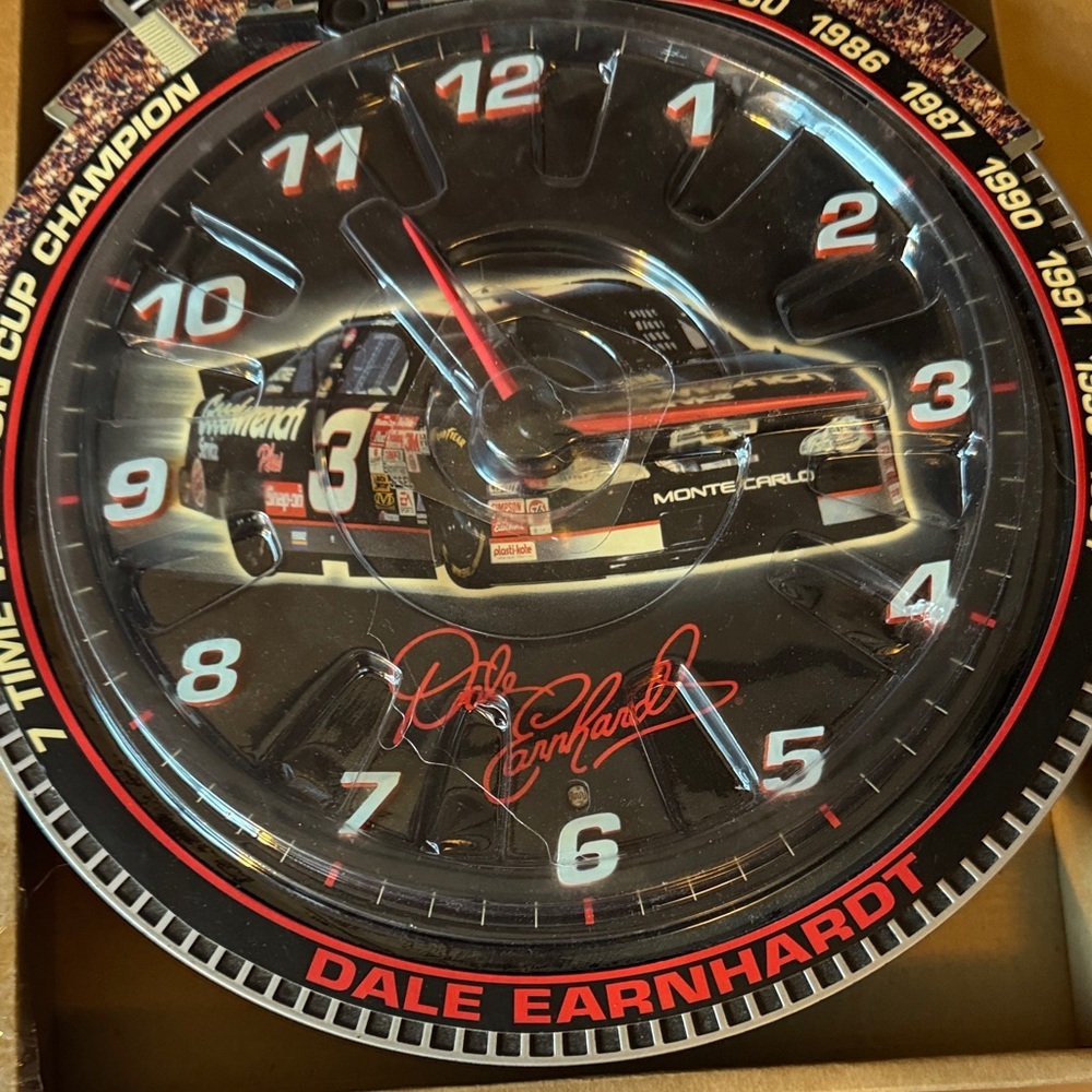 Race Car Wall Clock with Real Sounds. - Picture 3 of 6